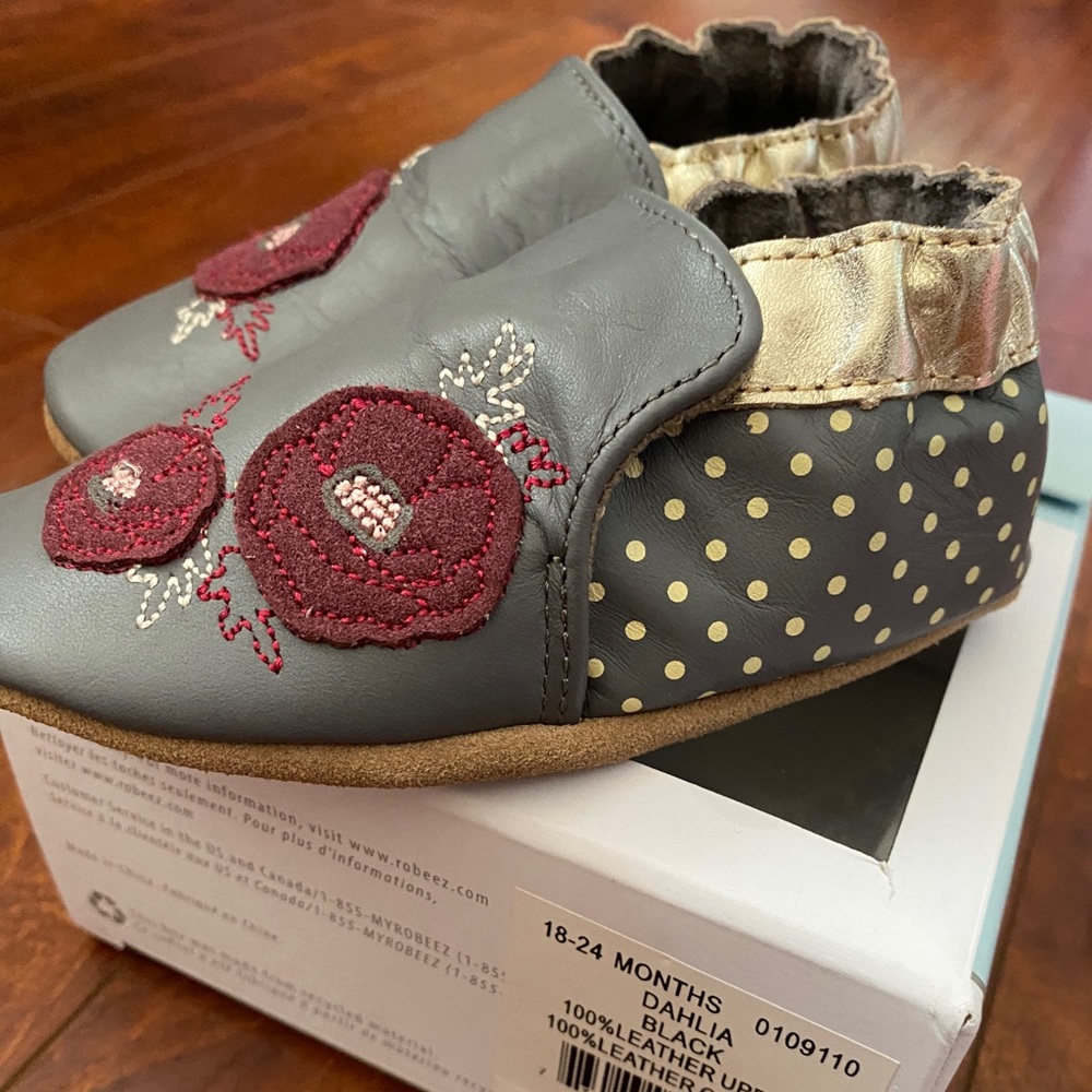 NWT-Robeez, Gold&Gray w/exquisite embroidery, Black Dahlia Booties Sz 18-24 mos